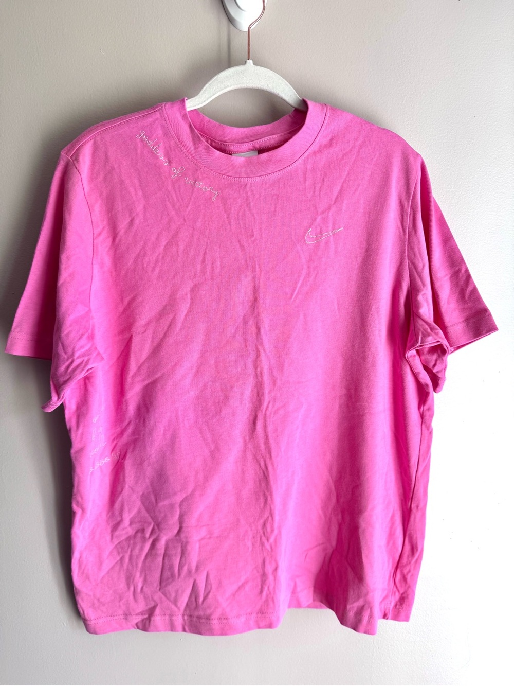 Nike The Nike Tee Essential Loose Fit Playful Pink Goddess Of Victory M